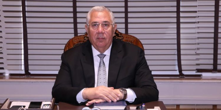 حزب الجبهة.. هل يستطيع القصير بناء جسر بين الشعب والدولة؟