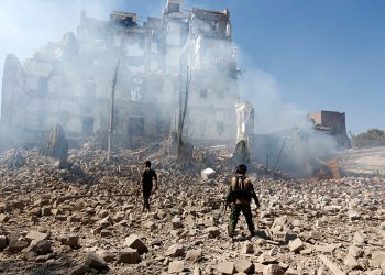 عدوان دموي على الإعلام.. العربية لحقوق الإنسان تدين استهداف صحيفة 26 سبتمبر باليمن ومقتل 31 مدنيا