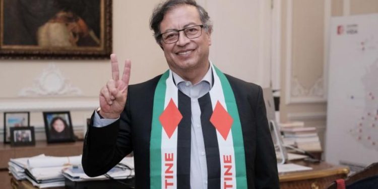 من نيويورك إلى غزة.. رئيس كولومبيا يفتح باب التطوع للقتال من أجل فلسطين