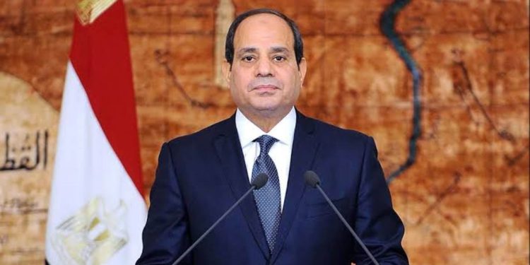 الرئيس السيسي يوجه بإنشاء مناطق استثمارية متكاملة حول المطارات المصرية