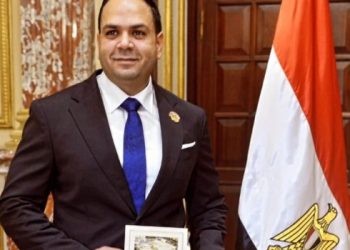 النائب مصطفى متولي يتسلم كارنيه عضوية مجلس الشيوخ