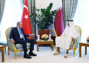 أمير قطر يستقبل الرئيس التركي أردوغان بالديوان الأميري بالدوحة