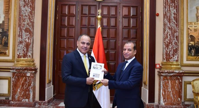 المستشار وسام إسماعيل يتسلم كارنيه عضوية مجلس الشيوخ