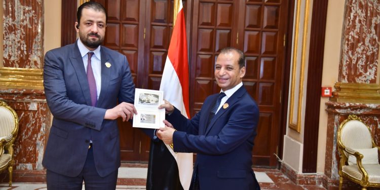 المستشار محمد عمران يتسلم كارنيه عضوية مجلس الشيوخ
