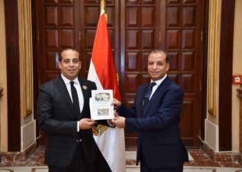 نادر خزام يتسلم كارنيه عضوية مجلس الشيوخ