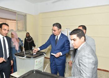 وزير التموين يدلي بصوته في انتخابات مجلس النواب بالتجمع الأول