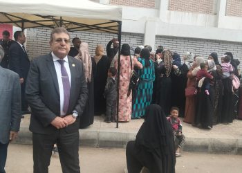 جولة موسعة للنائب طارق شكري داخل عدد من اللجان الانتخابية لمتابعة سير العملية التصويتية