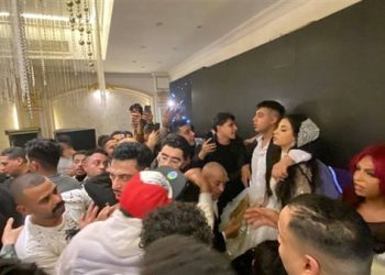 القبض على شقيق “كروان مشاكل” وصديقه بتهمة التسبب في احتراق سيارة أمام معهد ناصر