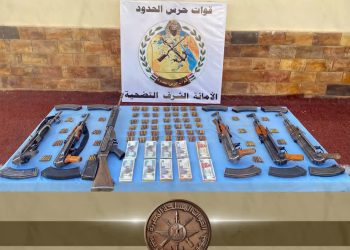 صور| قوات حرس الحدود توجه ضربة للمهربين وتضبط مخازن مخـدرات وكميات أسلـحة كبيرة على الحدود المصرية