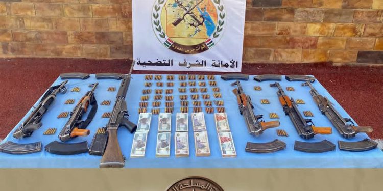 صور| قوات حرس الحدود توجه ضربة للمهربين وتضبط مخازن مخـدرات وكميات أسلـحة كبيرة على الحدود المصرية