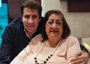هاني رمزي : أمى سابتنى وراحت السما أحن قلب عليا ومش عارف الأيام هتبقى عاملة إزاى من بعدك