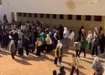 خنـاقة شوارع بين طالبات مدرسة السادات الثانوية بالزقازيق والتعليم تحقق
