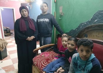 وزير العمل يعلن توفير فرصة عمل وإعانة مالية لأم عرضت صغارها للبيع