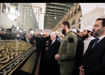 قطعة من ستار الكعبة.. هدية ولى العهد السعودى لسوريا بمناسبة عيد التحرير