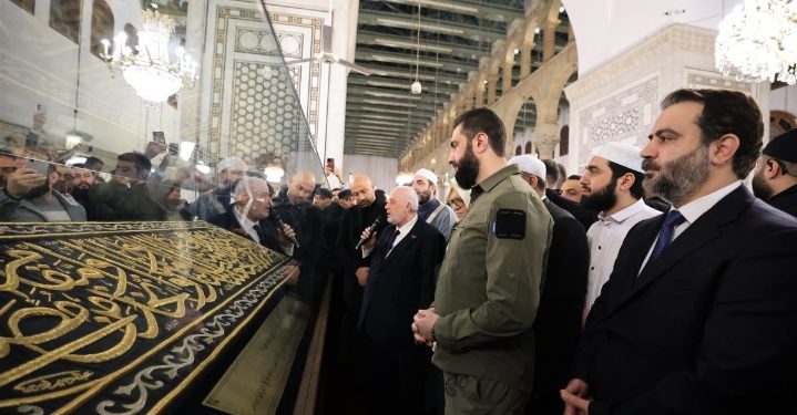 قطعة من ستار الكعبة.. هدية ولى العهد السعودى لسوريا بمناسبة عيد التحرير