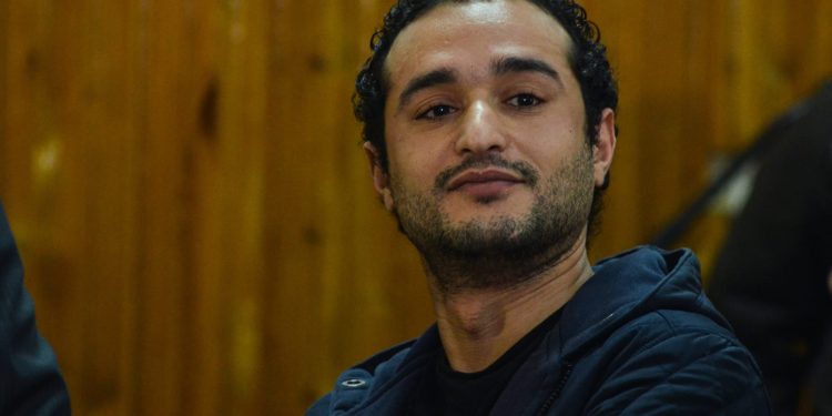 إخلاء سبيل أحمد دومة بكفالة 100 ألف جنيه