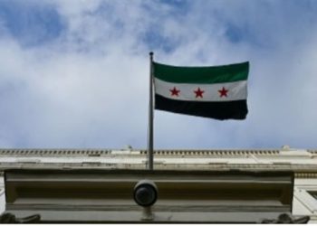 خلال الدوام الرسمي.. محافظ اللاذقية بسوريا يصدر قراراً بمنع الموظفات من وضع المكياج
