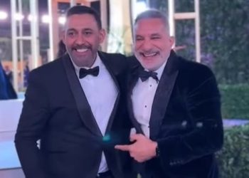 بعد خلاف سنوات .. تصالح عمرو مصطفى وباسم يوسف خلال حفل joy awards