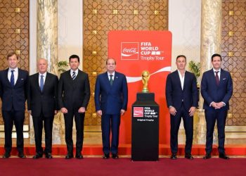 الرئيس السيسي يستقبل وفد فيفا ضمن الجولة الترويجية لـ كأس العالم
