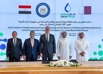 البترول توقع اتفاق مع قطر لاستيراد شحنات من الغاز المسال