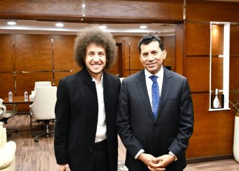 وزير الرياضة يستقبل أحمد عبد القادر ميدو بطل معـركة السفارات بالخارج