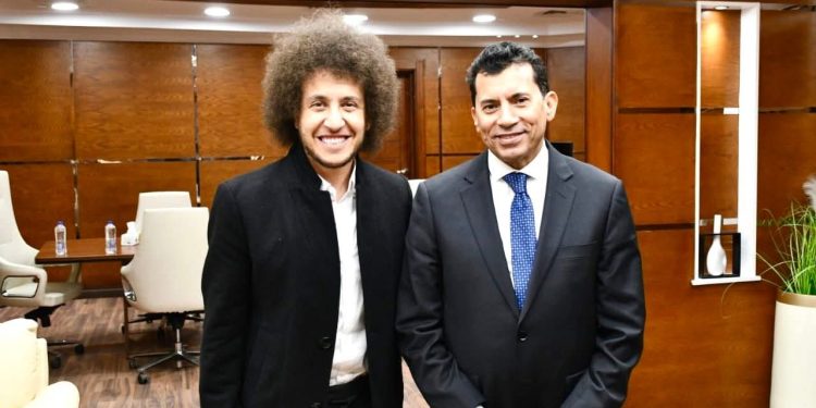 وزير الرياضة يستقبل أحمد عبد القادر ميدو بطل معـركة السفارات بالخارج