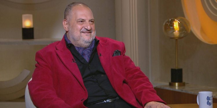 تنفيذاً لأحكام قضائية.. خالد الصاوي يعلن الحجز على أموال المنتج ممدوح شاهين في البنوك