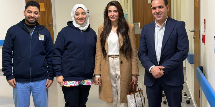 نموذج للعطاء وحب الخير.. النائبة إيرين سعيد تزور مستشفى “الناس” في القليوبية