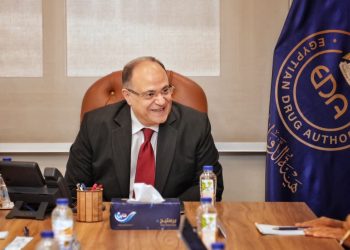 مطالب بمحاكمة رئيس هيئة الدواء بسبب قرارات تنظيم التركيبات الدوائية