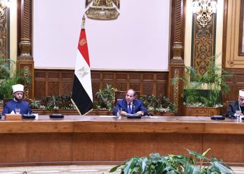 الرئيس السيسي يشدد على أهمية اضطلاع العلماء بدورهم في مواجهة الأفكار المتطرفة والإرهابية