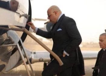 صور حساسة لمطار حربي.. القبض على مصوري فيديو المحامي الشهير الذي سافر بطائرته الخاصة إلى أسوان