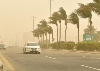 رياح عاصفة وأمطار متفرقة تضرب البلاد اليوم.. والأرصاد تحذر من انخفاض الرؤية واضطراب الملاحة