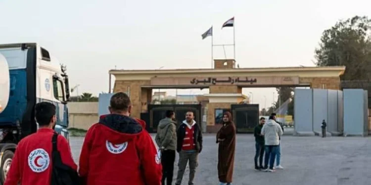 وصول الدفعة الرابعة من الفلسطينيين العائدين إلى قطاع غزة عبر معبر رفح