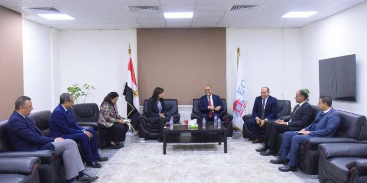 من القاعة إلى مقر الشركة.. هل يبدأ تأهيل الشباب الحقيقي من بيئة العمل؟