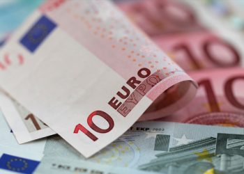 ارتفاع سعر اليورو أمام الجنيه المصري في بداية تعاملات اليوم الإثنين 