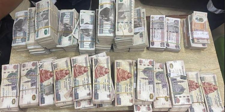 النيابة تحقق مع متهمين بغسل 300 مليون جنيه حصيلة الاتجار بالمخدرات