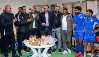 غرفة ملابس سموحة تشتعل فرحًا.. انتصار قاتل على بيراميدز يعيد الحلم