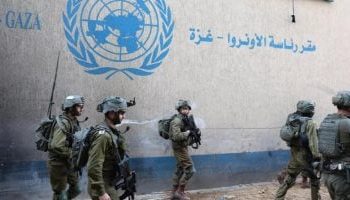 “أونروا خط أحمر”.. وقفة حاشدة في غزة دفاعًا عن حقوق اللاجئين وموظفي الوكالة