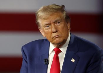 ترامب يهدد بفرض رسوم جمركية إضافية على الدول التي تُواصل التبادل التجاري مع إيران