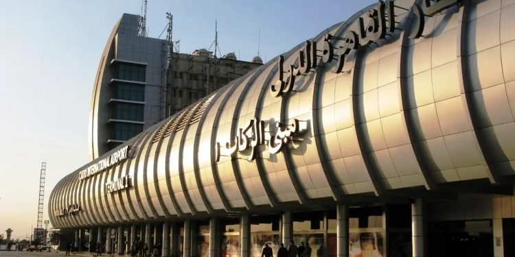 تسريب في خط تغذية مباني الركاب بمطار القاهرة.. وإجراءات طوارئ عاجلة