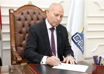 محافظ القاهرة يقرر إخلاء سكان عقار بمصر القديمة مؤقتًا بعد تأثير الحفر بمشروع المترو