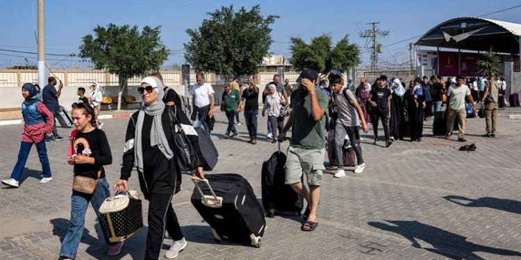 استمرار عودة الفلسطينيين عبر رفح.. وصول الدفعة الخامسة إلى غزة