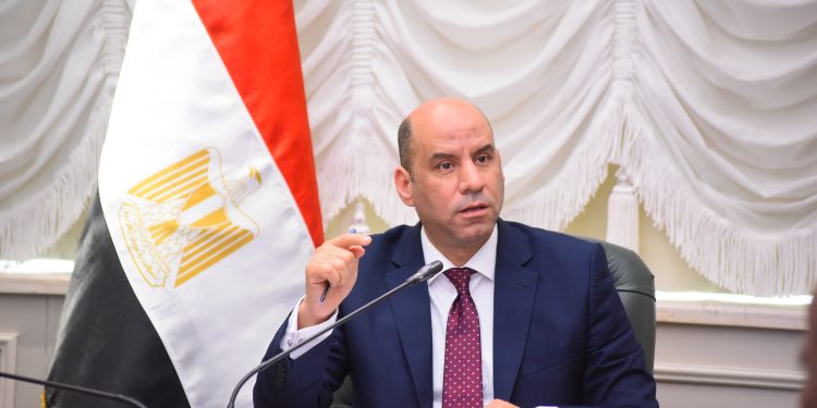 وزارة العمل تحت قيادة حسن رداد.. حراك مكثف لتطوير سوق العمل والحماية الاجتماعية