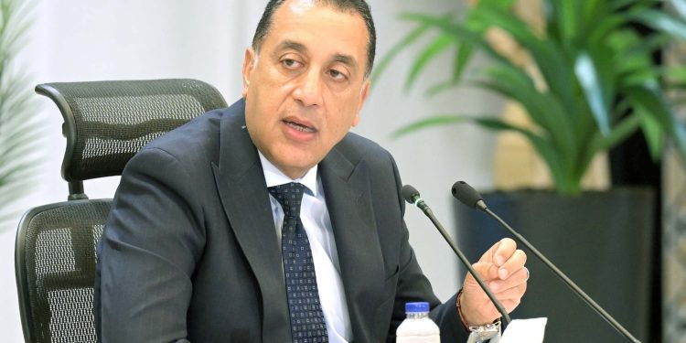 مدبولي يشهد انضمام أول طائرة إيرباص A350-900 إلى أسطول مصر للطيران
