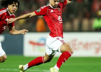الأهلي يحسم الجدل بشأن عروض بيع محمد على بن رمضان إلى الدوري السعودي