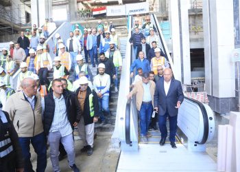 كامل الوزير يتفقد القطار الكهربائي السريع من العلمين للإسكندرية