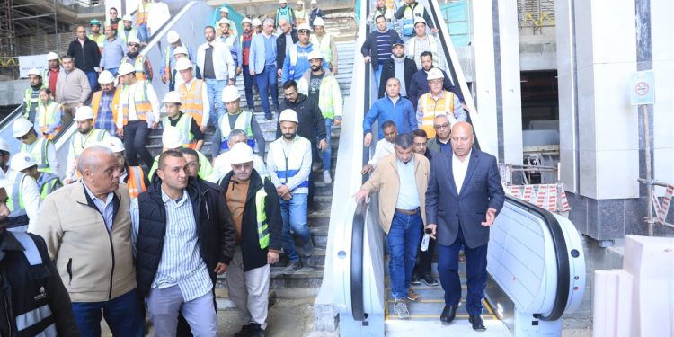 كامل الوزير يتفقد القطار الكهربائي السريع من العلمين للإسكندرية