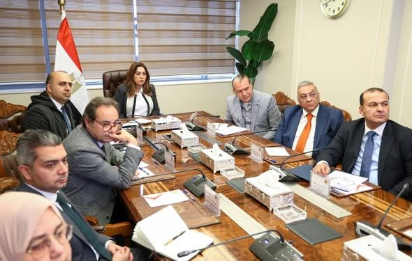 اجتماع موسع لوزارة التنمية المحلية والبيئة لمتابعة الاستراتيجيات البيئية والمشروعات الاستثمارية