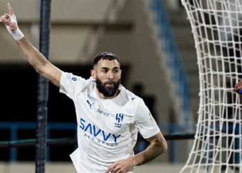 إصابة كريم بنزيما تمنعه من مباريات الهلال لمدة عشرة أيام تقريبًا