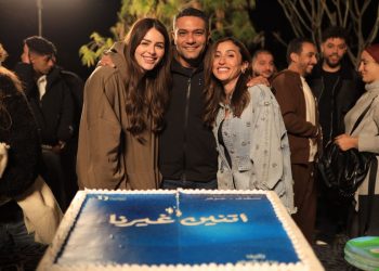 أسرة اتنين غيرنا تحتفل بانتهاء التصوير وصور حصرية تكشف الأجواء الأخيرة